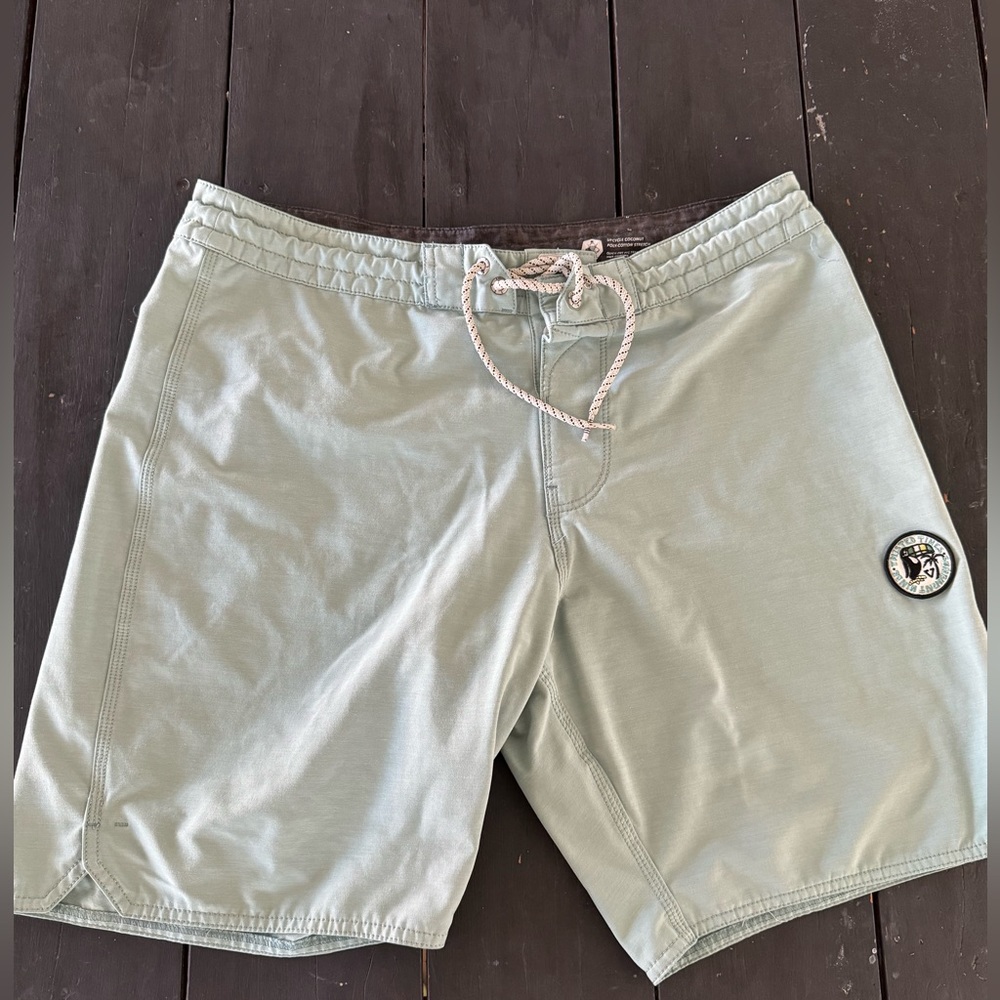 Vissla men's swim trunks size 34